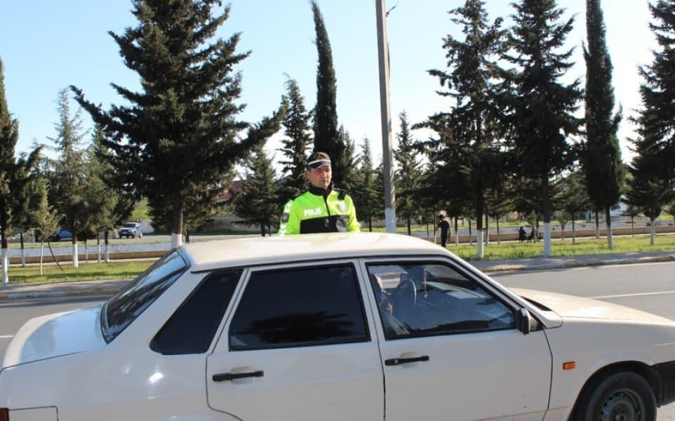 Yol polisi reyd keçirib, 35 sürücü cərimələnib Yol polisi reyd keçirib, 35 sürücü cərimələnib