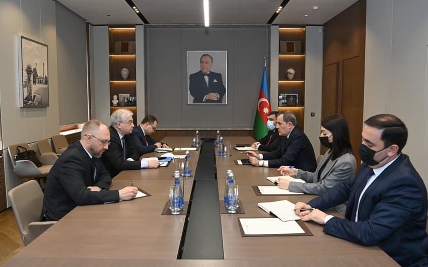 Ceyhun Bayramov Rusiya nümayəndəsilə müzakirə APARDI Ceyhun Bayramov Rusiya nümayəndəsilə müzakirə APARDI