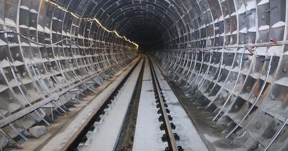 SON DƏQİQƏ: Gənc qızlar metroda stansiyanın yoluna düşüblər SON DƏQİQƏ: Gənc qızlar metroda stansiyanın yoluna düşüblər