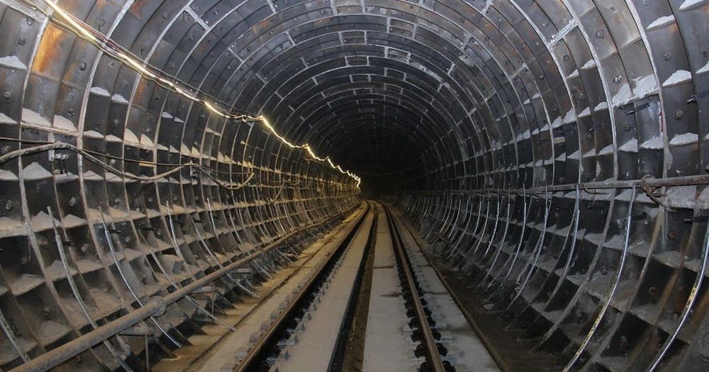 Metro tunelində qaçan qızlar bacı imiş: TikTok çəkirdik Metro tunelində qaçan qızlar bacı imiş: TikTok çəkirdik