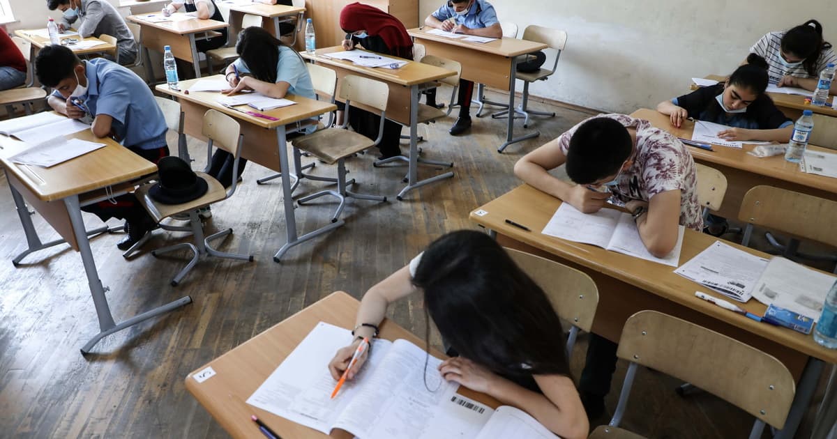 Bu gün 24 mindən çox şagird buraxılış imtahanı verəcək Bu gün 24 mindən çox şagird buraxılış imtahanı verəcək