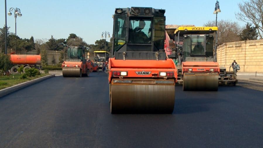 Bakıda bu prospektlərə yeni asfalt döşəndi Bakıda bu prospektlərə yeni asfalt döşəndi