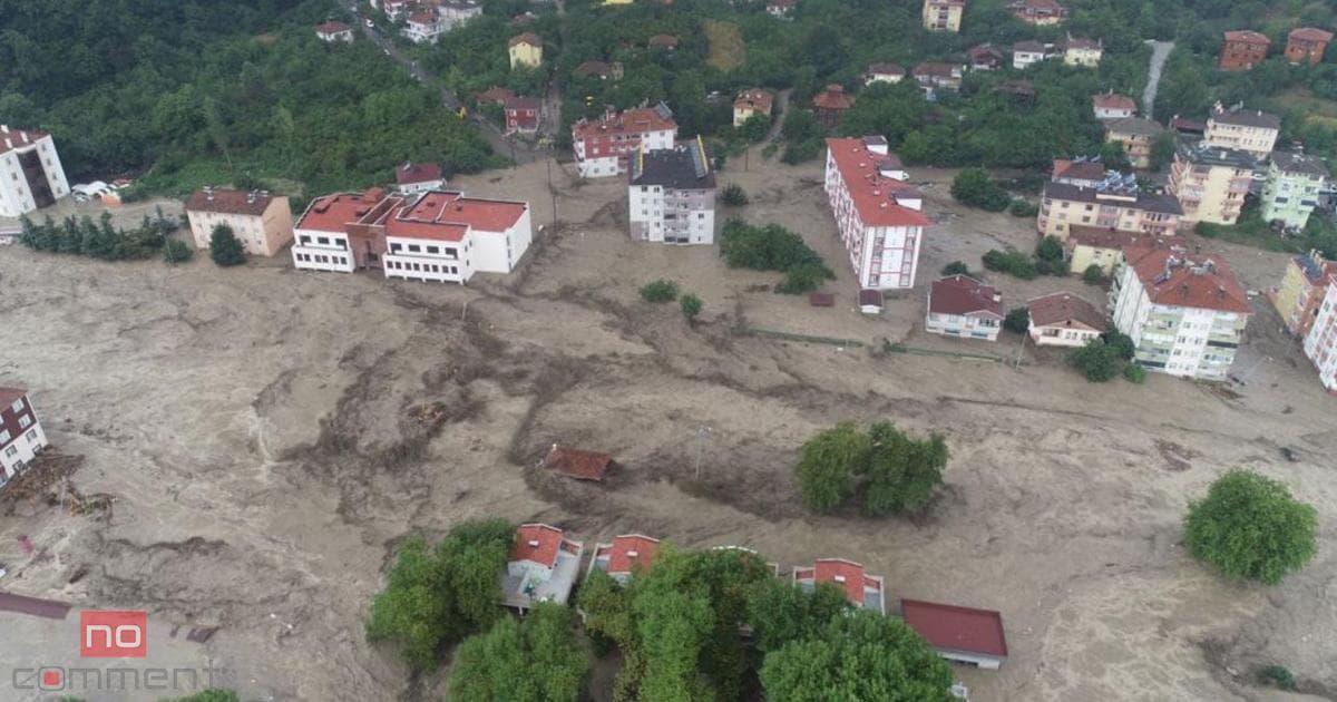 Hacıqabulda güclü sel körpünü uçurdu Hacıqabulda güclü sel körpünü uçurdu