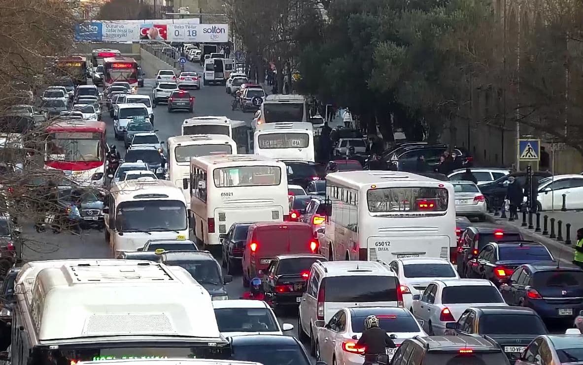 Bakıda bu yollarda tıxac var Bakıda bu yollarda tıxac var