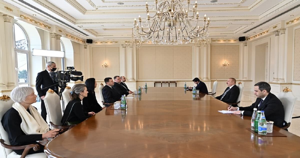İlham Əliyev estoniyalı deputatları qəbul etdi İlham Əliyev estoniyalı deputatları qəbul etdi