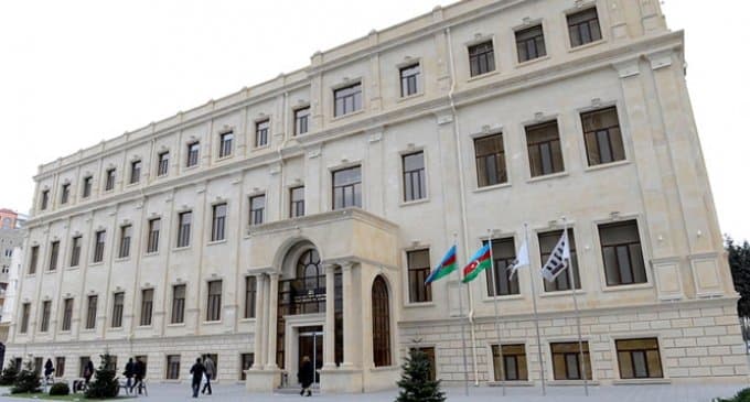 Tələbələrin narazılıq etdiyi elan yığışdırıldı Tələbələrin narazılıq etdiyi elan yığışdırıldı