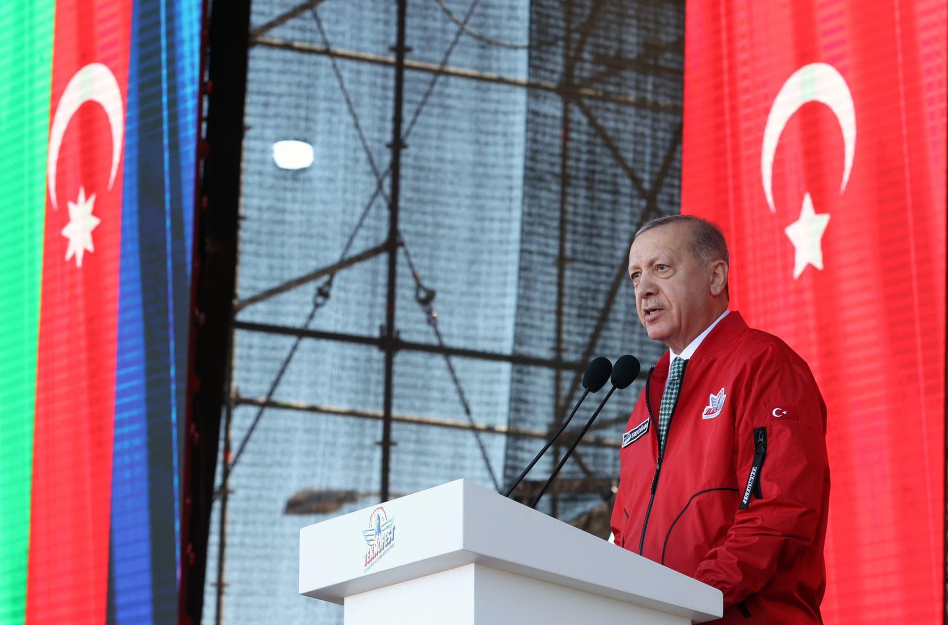 Ərdoğan Bəxtiyar Vahabzadənin şeirini səsləndirdi Ərdoğan Bəxtiyar Vahabzadənin şeirini səsləndirdi