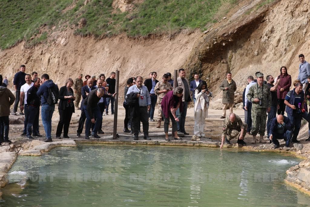 Xarici diplomatlar İstisuda – FOTO Xarici diplomatlar İstisuda – FOTO