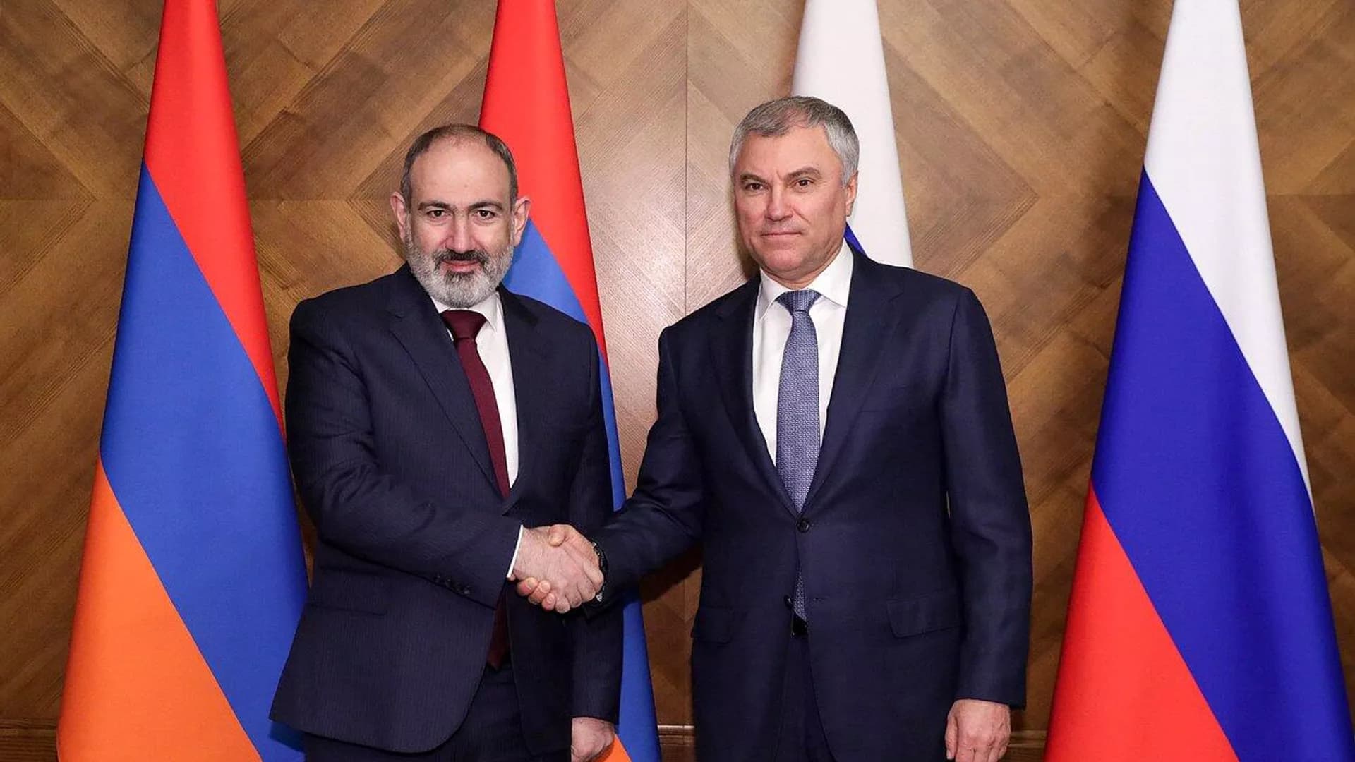 Volodin İrəvanda Paşinyanla görüşdü Volodin İrəvanda Paşinyanla görüşdü