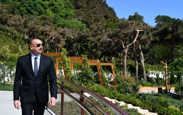 Prezident Bakıda yeni salınmış parkda – Fotolar Prezident Bakıda yeni salınmış parkda – Fotolar