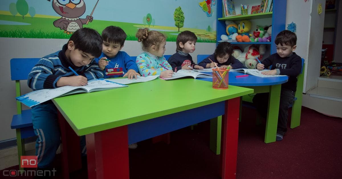 Bağçada uşağın saçını yolan şəxs cəzalandırıldı – Video Bağçada uşağın saçını yolan şəxs cəzalandırıldı – Video