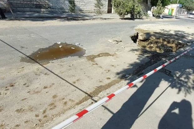 Sumqayıtda ötən ay təmir olunmuş yol yenə çökdü – FOTO Sumqayıtda ötən ay təmir olunmuş yol yenə çökdü – FOTO