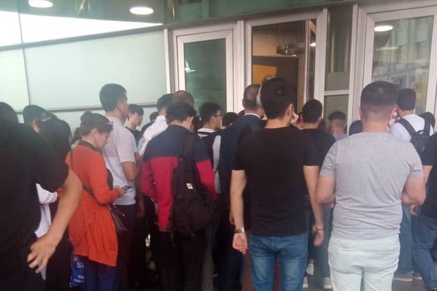 Bakıda metroda sıxlıq yarandı – FOTO/VİDEO Bakıda metroda sıxlıq yarandı – FOTO/VİDEO