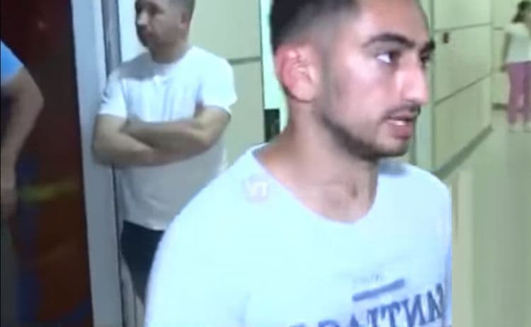 Şamaxı-Bakı yolunda qəzaya düşən məktəblilərin valideynləri təşkilatçını döydülər – VİDEO Şamaxı-Bakı yolunda qəzaya düşən məktəblilərin valideynləri təşkilatçını döydülər – VİDEO