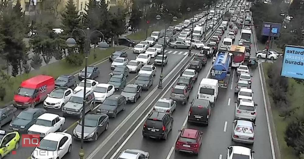 Bakıda yol təmiri tıxaca səbəb oldu Bakıda yol təmiri tıxaca səbəb oldu