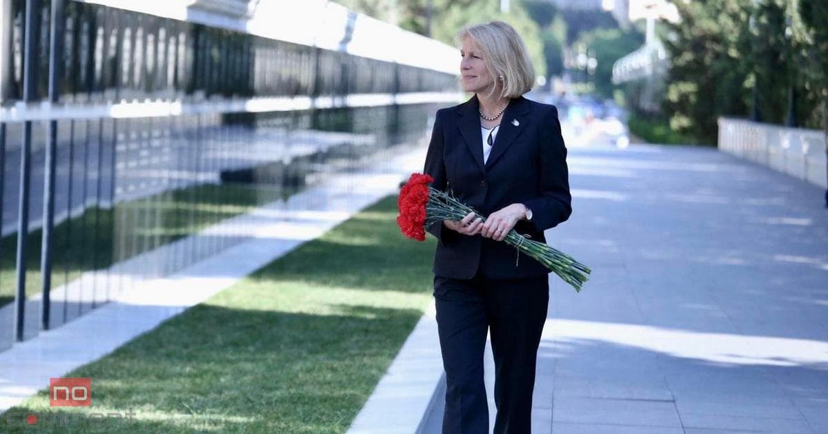 ABŞ dövlət katibinin köməkçisi Şəhidlər xiyabanını ziyarət edib ABŞ dövlət katibinin köməkçisi Şəhidlər xiyabanını ziyarət edib