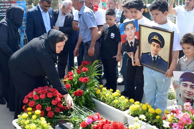 Şəhidlərin xatirəsinə həsr olunmuş anım mərasimi keçirilib – FOTO/VİDEO Şəhidlərin xatirəsinə həsr olunmuş anım mərasimi keçirilib – FOTO/VİDEO