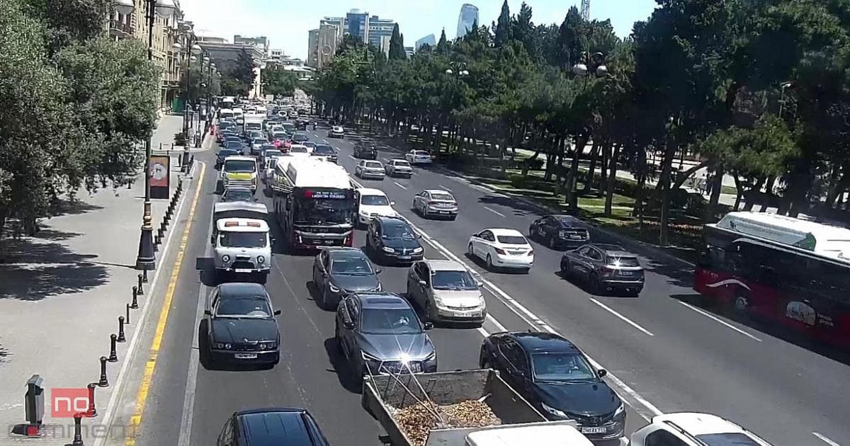Bakıda iki küçədə avtomobillərin sıxlığı yaranıb Bakıda iki küçədə avtomobillərin sıxlığı yaranıb