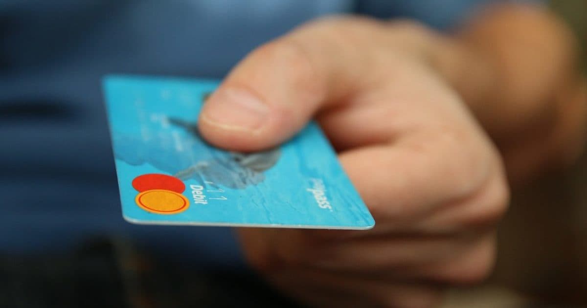 Bank kartlarından külli miqdarda pul vəsaitləri ələ keçirən şəxs saxlanıldı – VİDEO Bank kartlarından külli miqdarda pul vəsaitləri ələ keçirən şəxs saxlanıldı – VİDEO