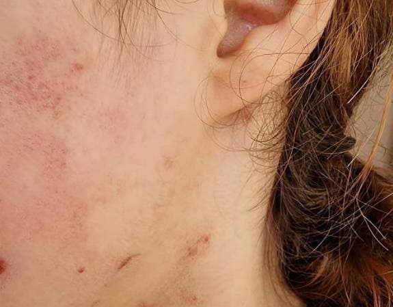 İcra başçısının müavini və direktor məktəblini DÖYÜBLƏR? – İDDİA/FOTO İcra başçısının müavini və direktor məktəblini DÖYÜBLƏR? – İDDİA/FOTO