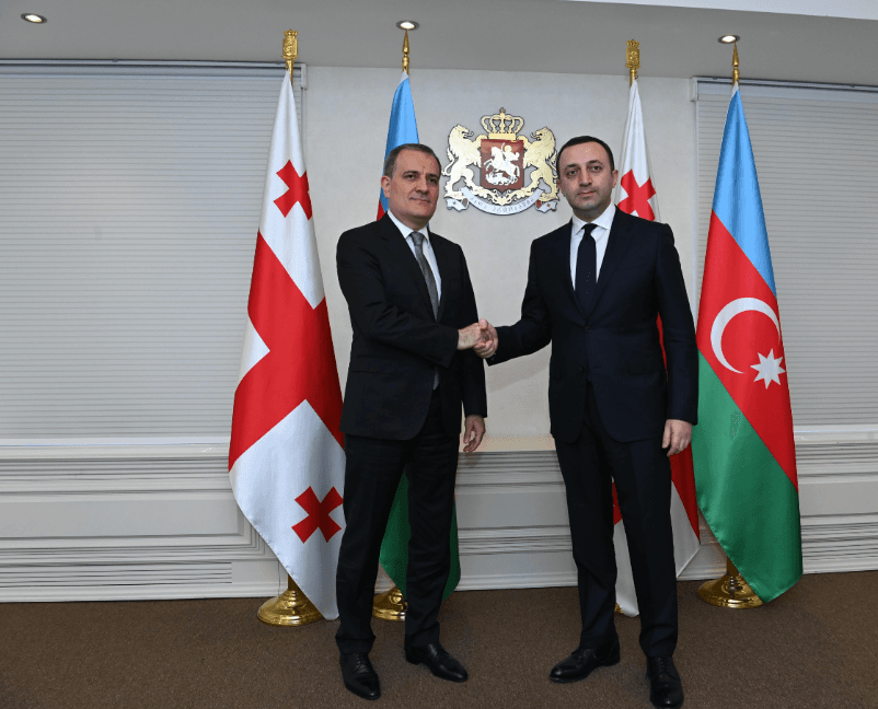 Ceyhun Bayramov İrakli Qaribaşvili ilə görüşdü Ceyhun Bayramov İrakli Qaribaşvili ilə görüşdü