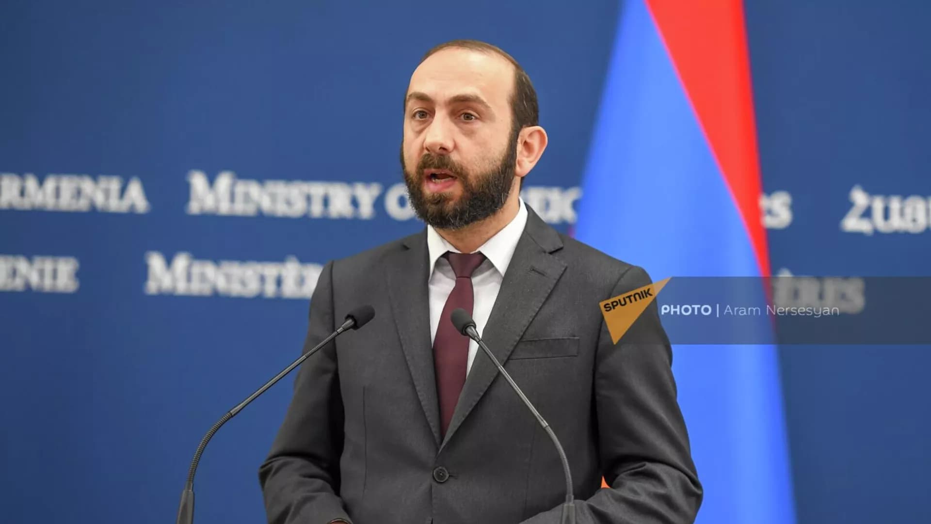 Mirzoyan Ceyhun Bayramovla görüşmək üçün Tbilisiyə gəldi Mirzoyan Ceyhun Bayramovla görüşmək üçün Tbilisiyə gəldi