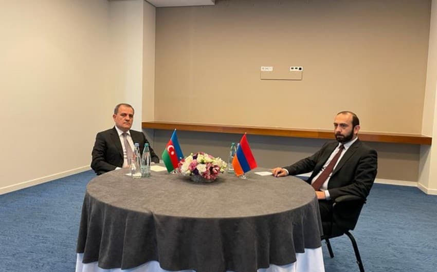 Ceyhun Bayramovun Mirzoyanla görüşü BAŞA ÇATDI Ceyhun Bayramovun Mirzoyanla görüşü BAŞA ÇATDI