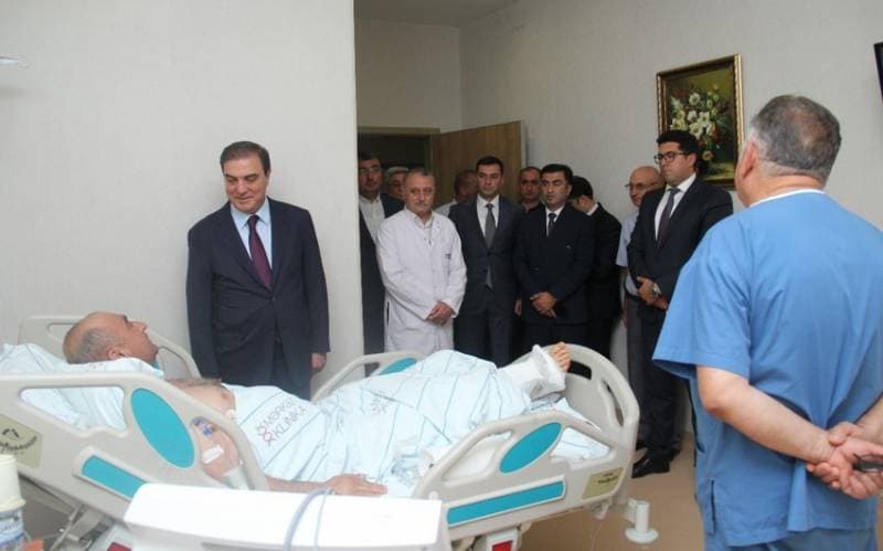 İcra başçısı minaya düşən polkovniki ziyarət ETDİ İcra başçısı minaya düşən polkovniki ziyarət ETDİ