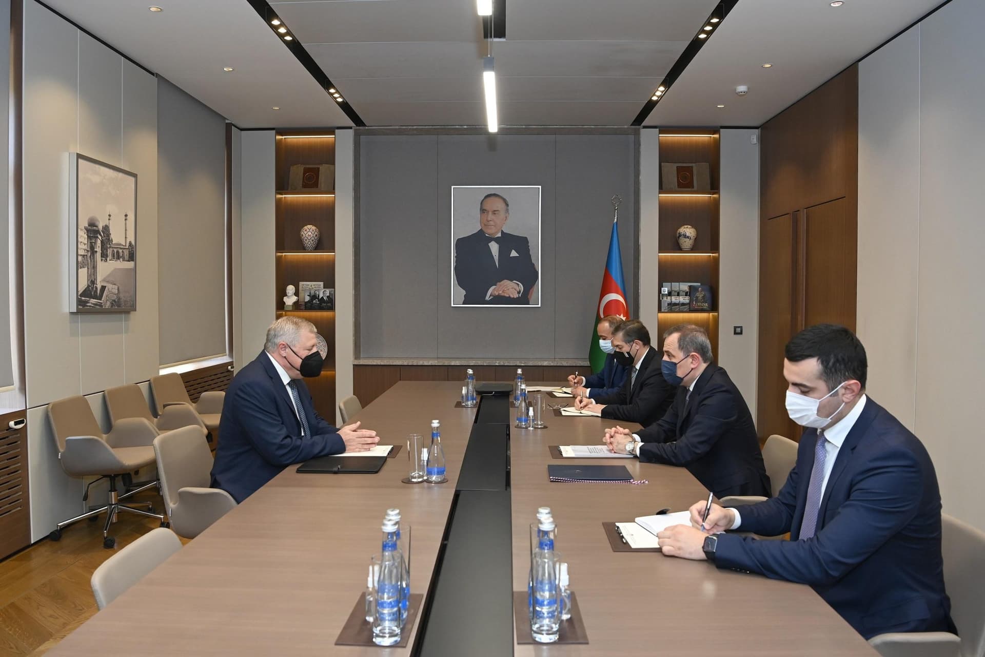 Ceyhun Bayramov bu ölkənin yeni səfiri ilə görüşdü Ceyhun Bayramov bu ölkənin yeni səfiri ilə görüşdü