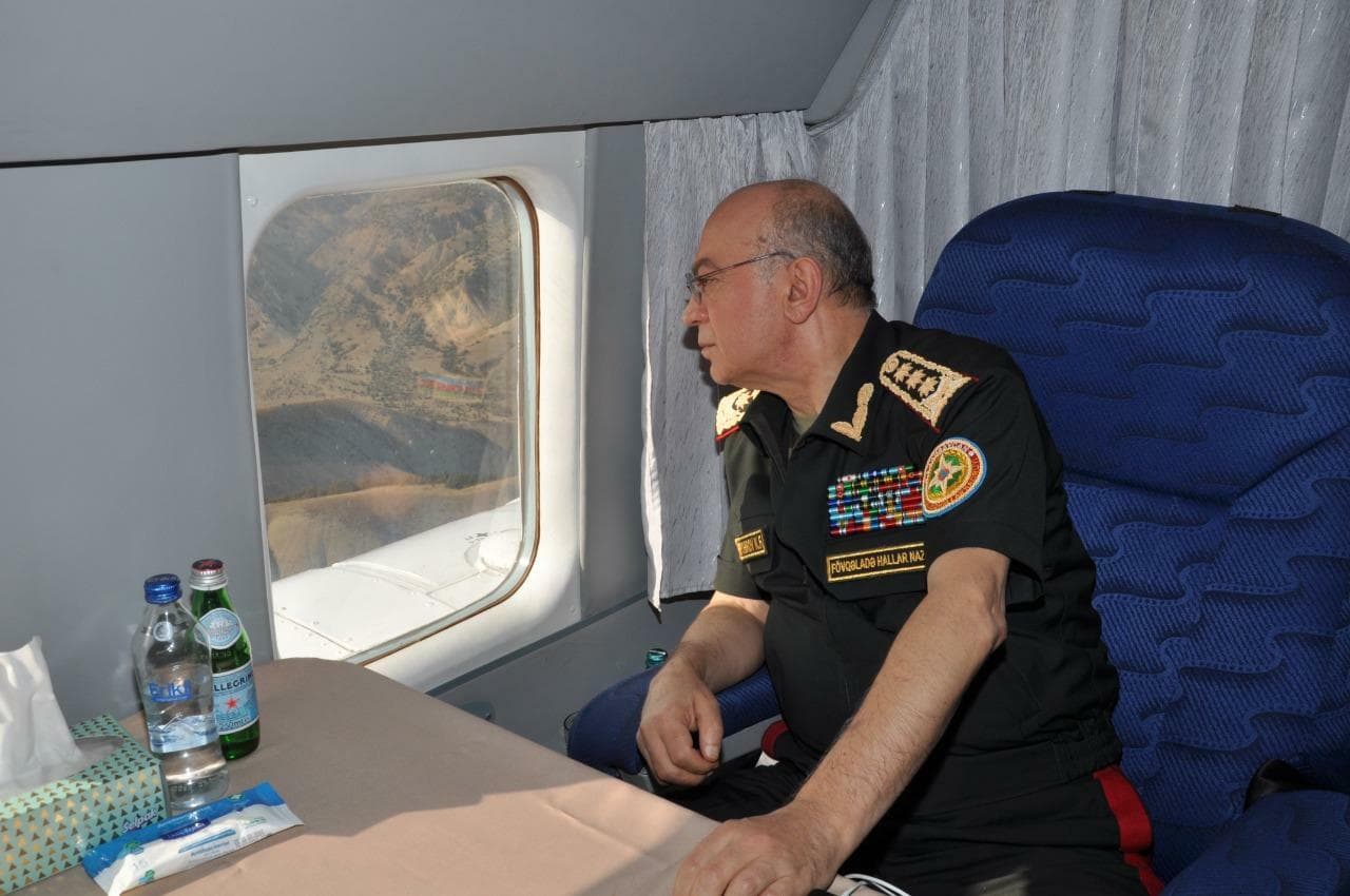 Nazir helikopterlə yanğın baş vermiş ərazilərə baxdı – VİDEO Nazir helikopterlə yanğın baş vermiş ərazilərə baxdı – VİDEO