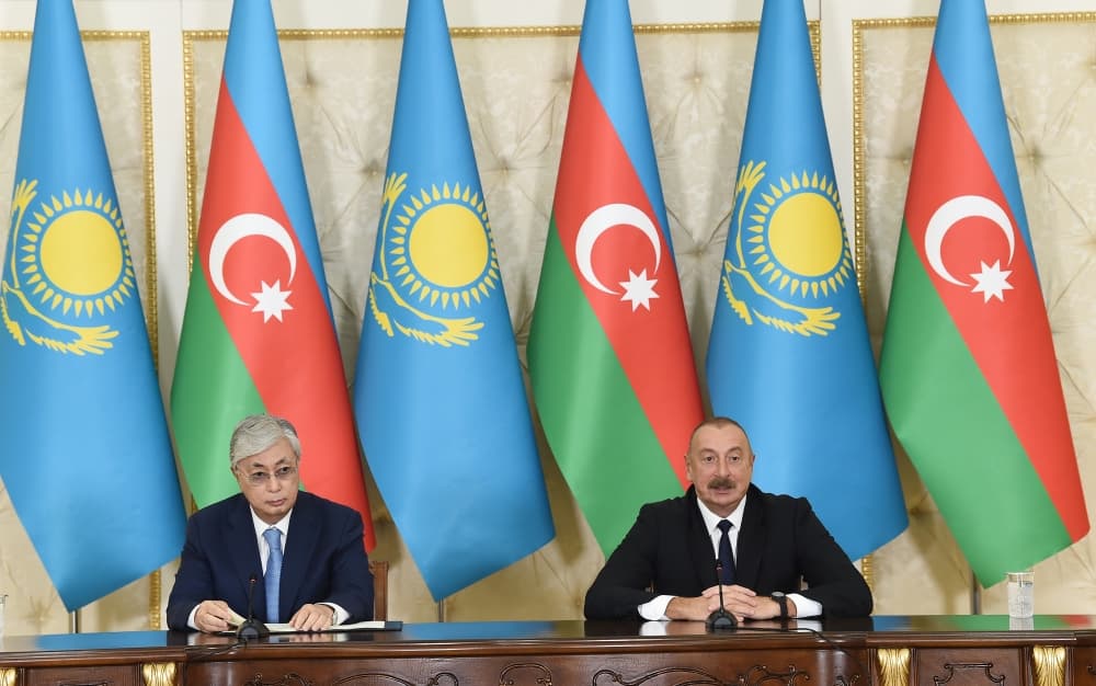 Prezidentlər mətbuata bəyanatlarla çıxış ediblər Prezidentlər mətbuata bəyanatlarla çıxış ediblər