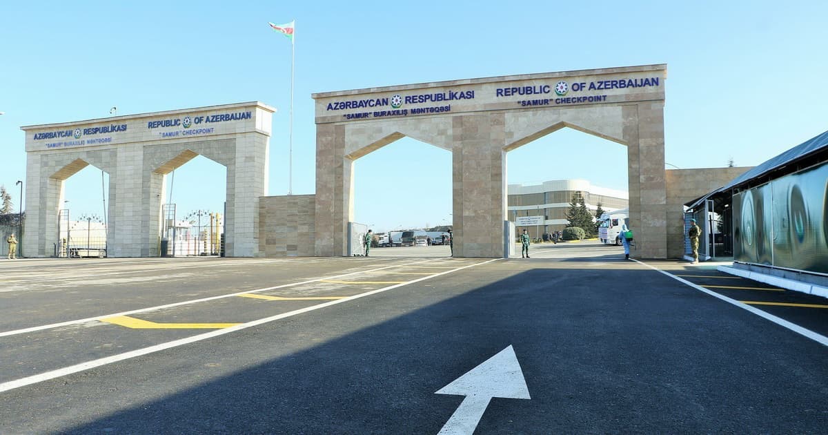 Samur gömrük postunda dəhşətli qəza: Türkiyəli sürücü öldü Samur gömrük postunda dəhşətli qəza: Türkiyəli sürücü öldü
