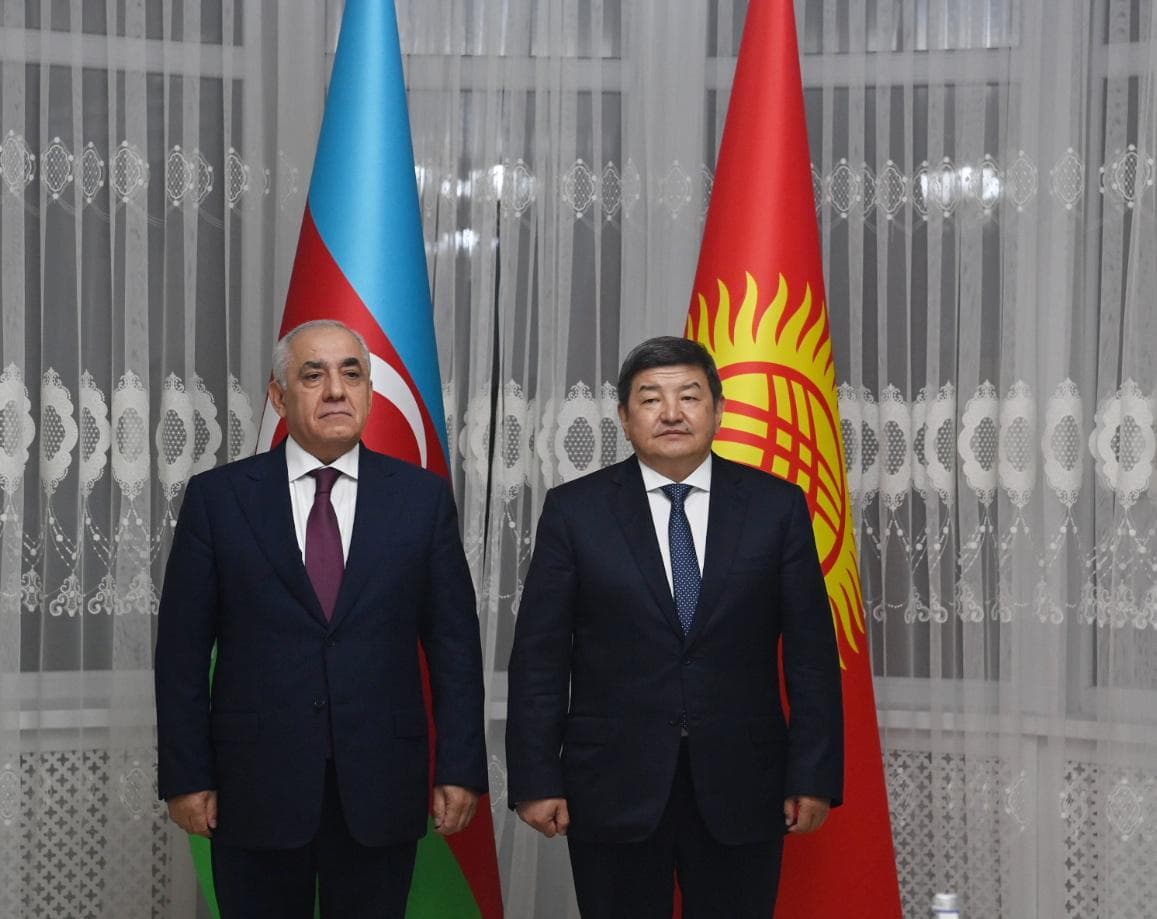 Əli Əsədov qırğızıstanlı həmkarı ilə görüşdü Əli Əsədov qırğızıstanlı həmkarı ilə görüşdü