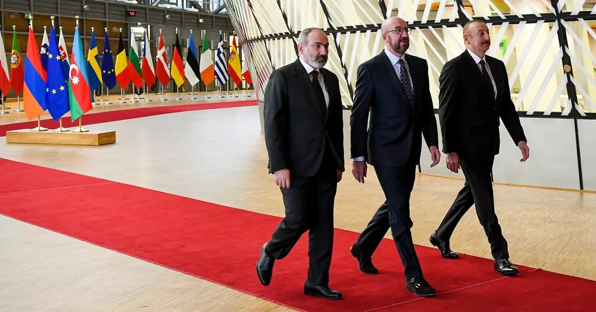 Nikol Paşinyan hökumətin iclasında Brüsseldəki üçtərəfli görüşdən danışıb Nikol Paşinyan hökumətin iclasında Brüsseldəki üçtərəfli görüşdən danışıb