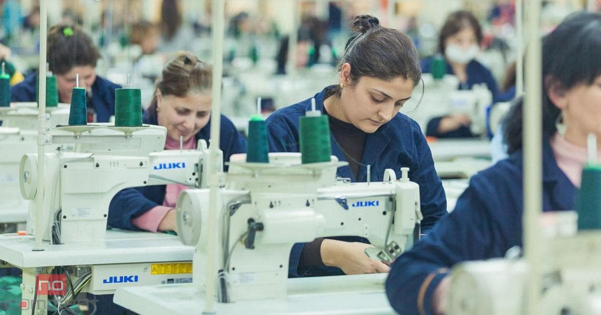 Azərbaycanda məktəbli formalarını niyə ancaq bir fabrik tikir? Azərbaycanda məktəbli formalarını niyə ancaq bir fabrik tikir?