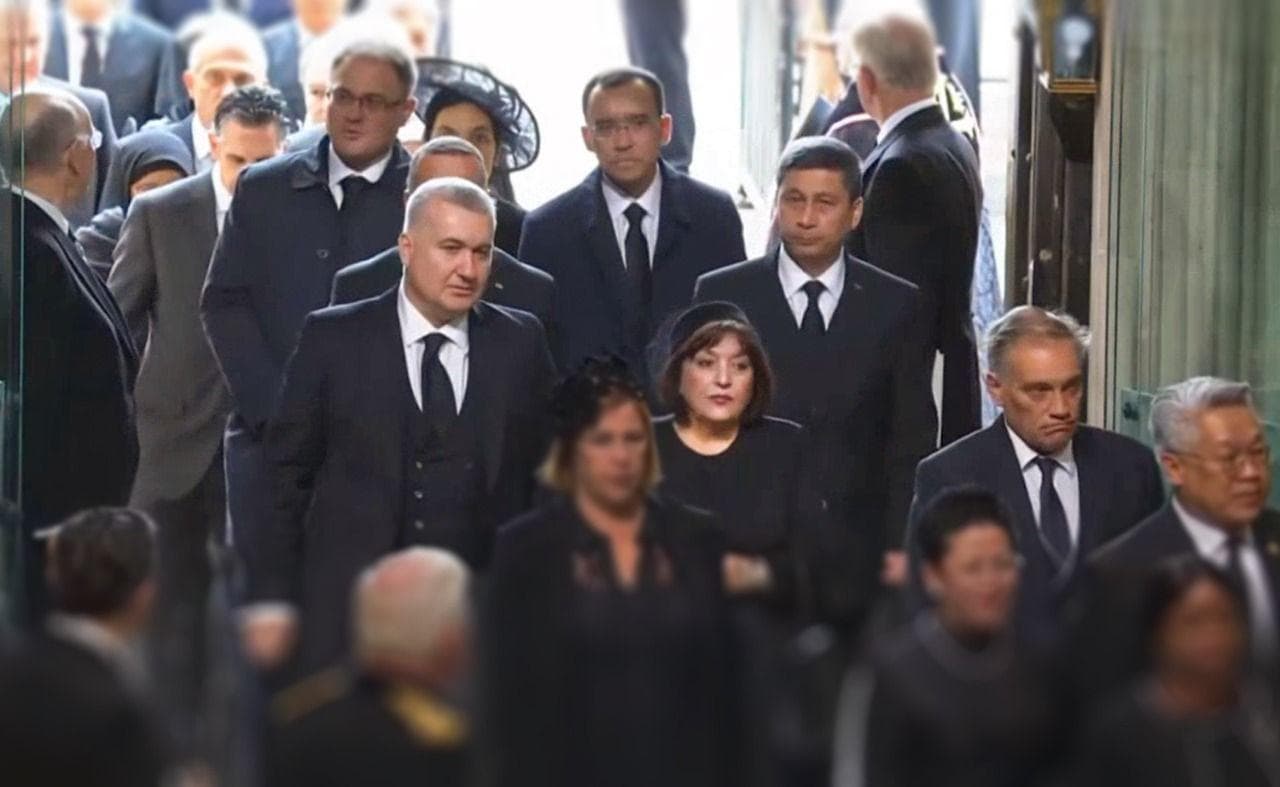 Sahibə Qafarova Kraliçanın vida mərasimində iştirak etdi – FOTO Sahibə Qafarova Kraliçanın vida mərasimində iştirak etdi – FOTO