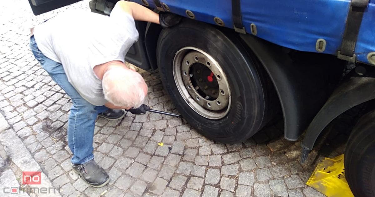 Şirkətdə avtomobilin təkəri partlayıb: Ölən var Şirkətdə avtomobilin təkəri partlayıb: Ölən var