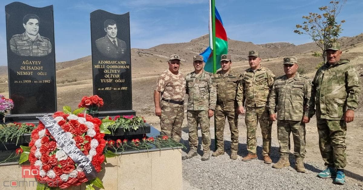 General Bərxudarov Əliyar Əliyevin məzarı önündə – FOTOLAR General Bərxudarov Əliyar Əliyevin məzarı önündə – FOTOLAR