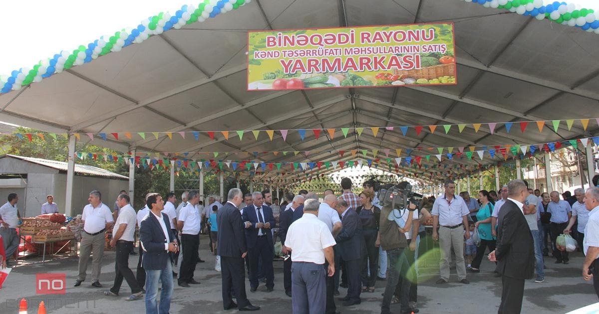 Bakıda yarmarkada alverçilər arasında dava düşdü Bakıda yarmarkada alverçilər arasında dava düşdü