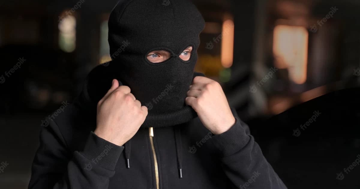 Maskalı şəxs yanacaqdoldurma məntəqəsinə silahlı basqın edib Maskalı şəxs yanacaqdoldurma məntəqəsinə silahlı basqın edib
