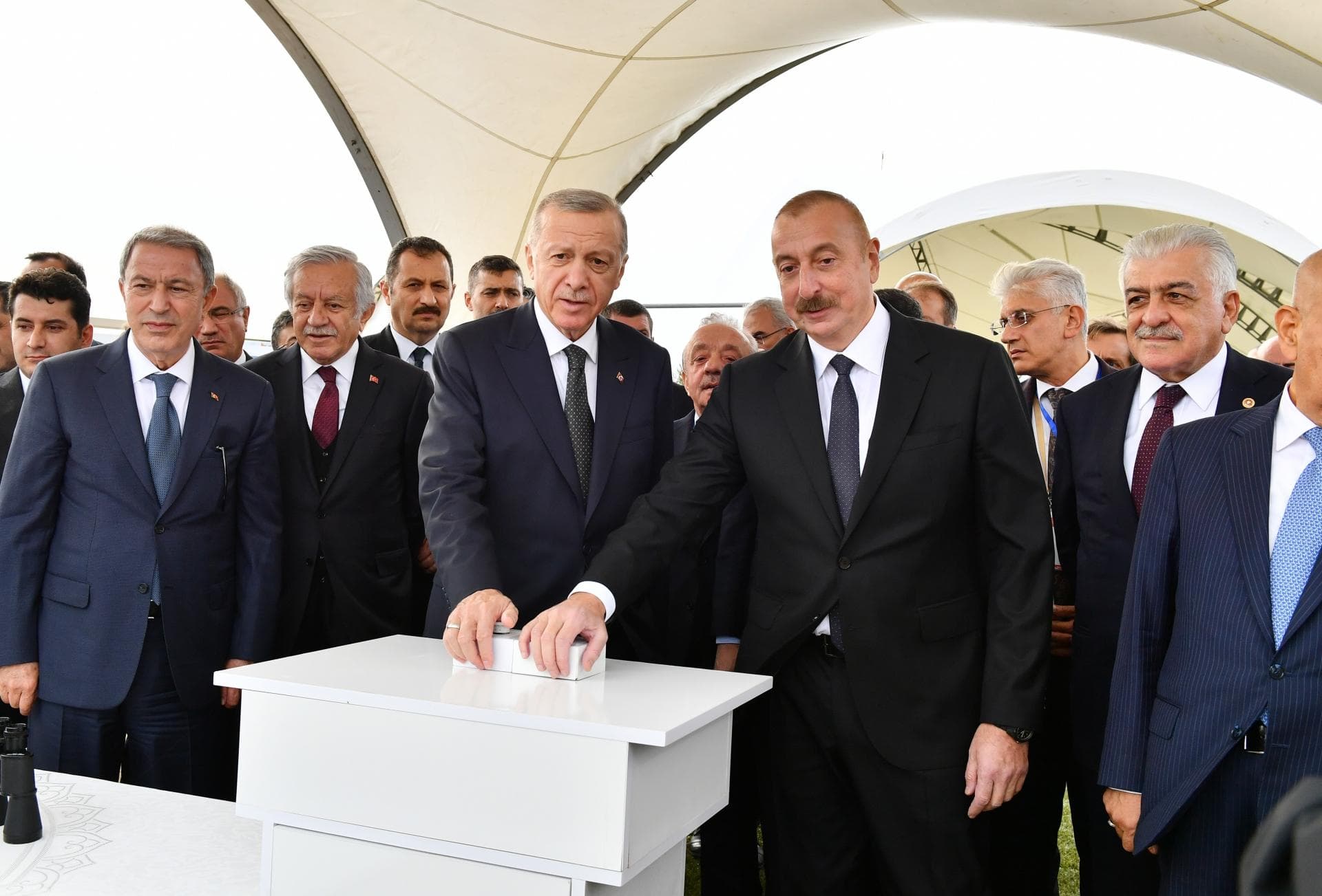 Prezidentlər Qumlaq stansiyasının təməlini qoydu Prezidentlər Qumlaq stansiyasının təməlini qoydu