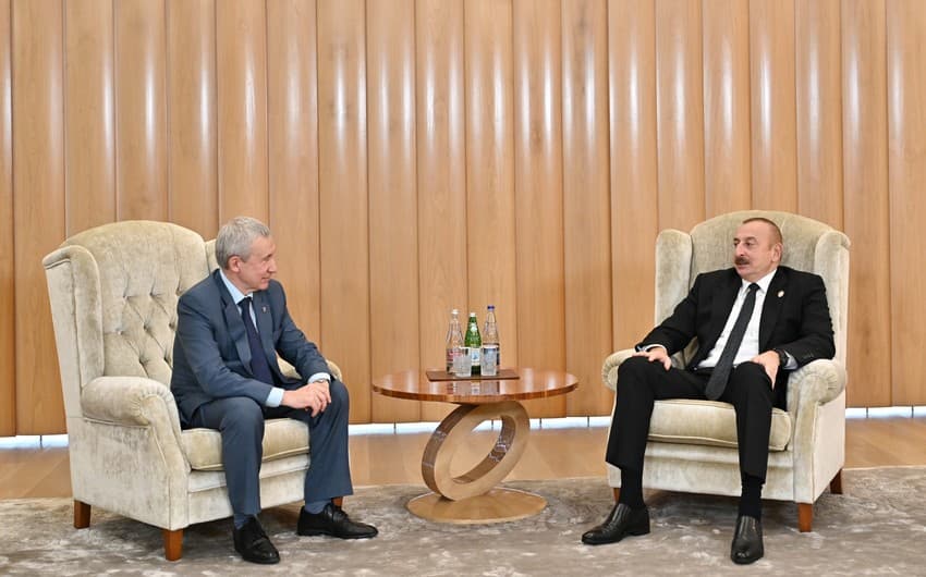 Prezident “Yedinaya Rossiya”nın nümayəndəsini qəbul etdi Prezident “Yedinaya Rossiya”nın nümayəndəsini qəbul etdi