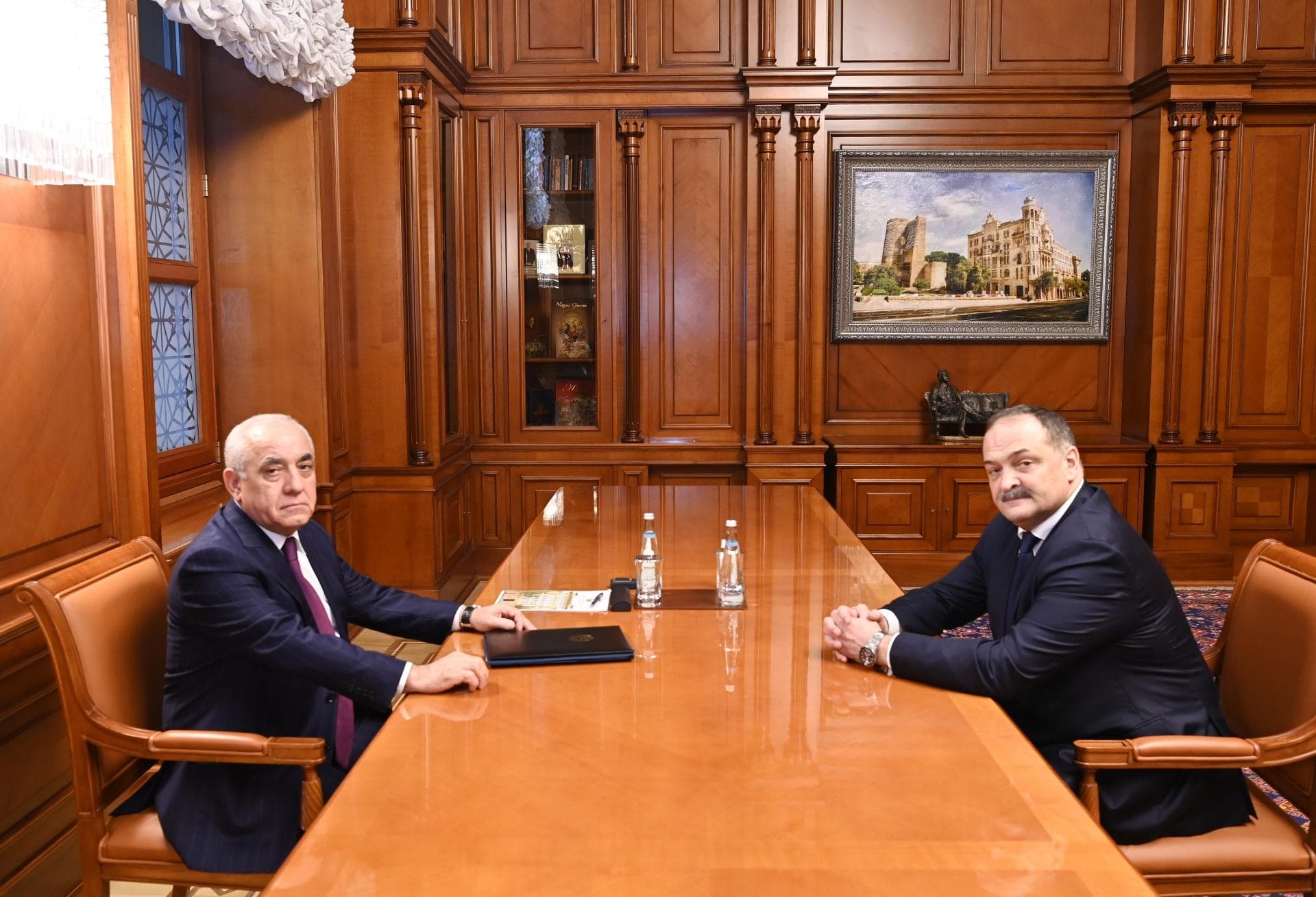 Əli Əsədov Dağıstan rəhbəri ilə görüşdü Əli Əsədov Dağıstan rəhbəri ilə görüşdü