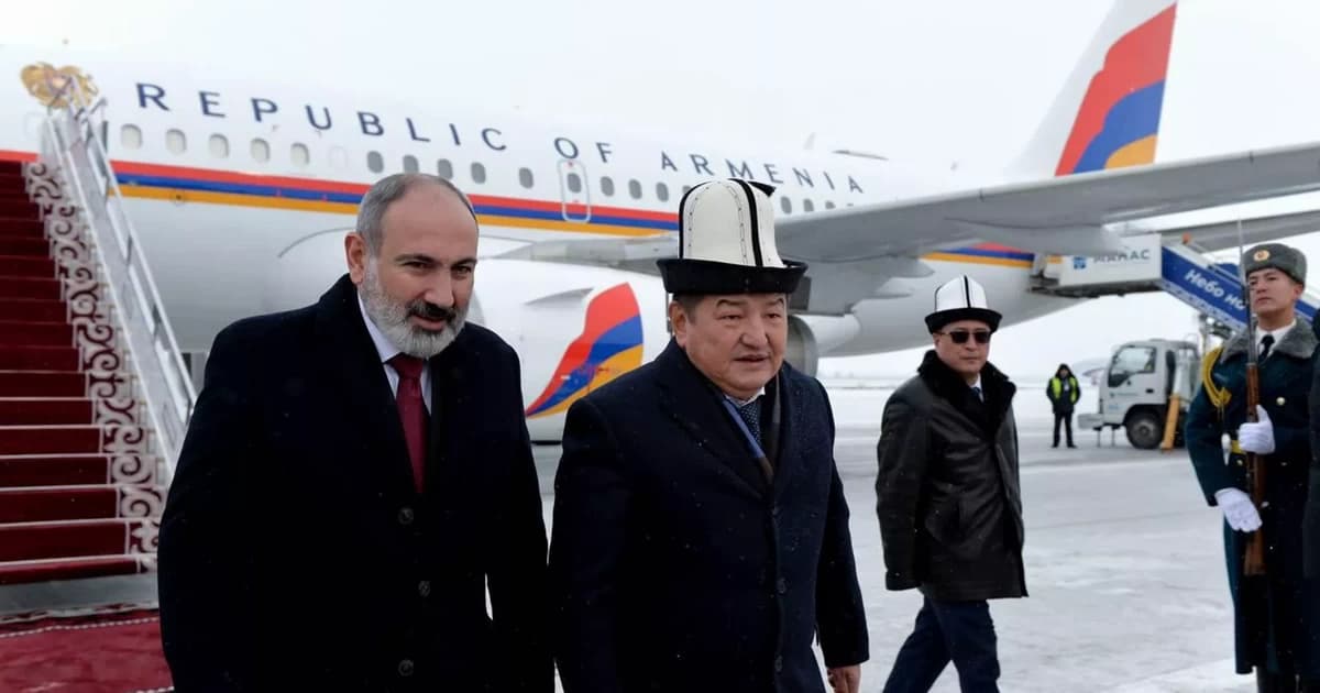 Paşinyanı Bişkekdə baş nazir qarşıladı Paşinyanı Bişkekdə baş nazir qarşıladı