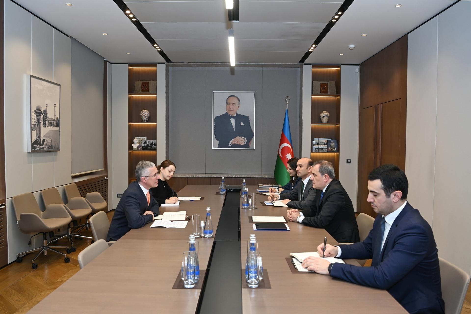 Ceyhun Bayramov Britaniya səfiri ilə görüşdü Ceyhun Bayramov Britaniya səfiri ilə görüşdü