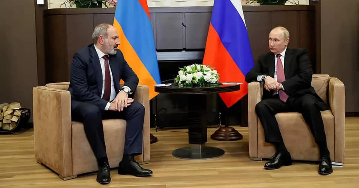 Putinlə Paşinyan arasında görüş başlayıb Putinlə Paşinyan arasında görüş başlayıb