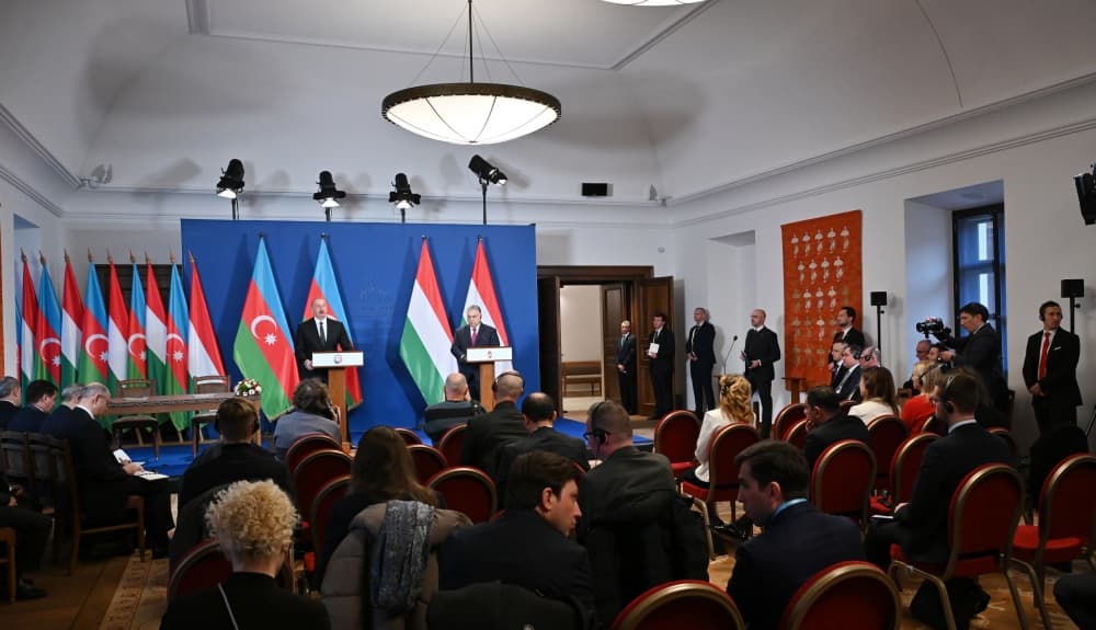 Dost axtararkən Azərbaycana tərəf getməyə qərar verdik Dost axtararkən Azərbaycana tərəf getməyə qərar verdik