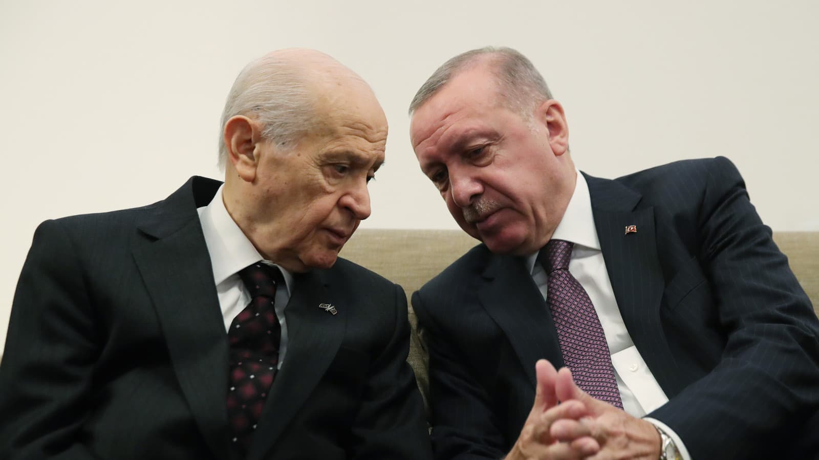 Ərdoğan və Bahçeli zəlzələ bölgəsində Ərdoğan və Bahçeli zəlzələ bölgəsində