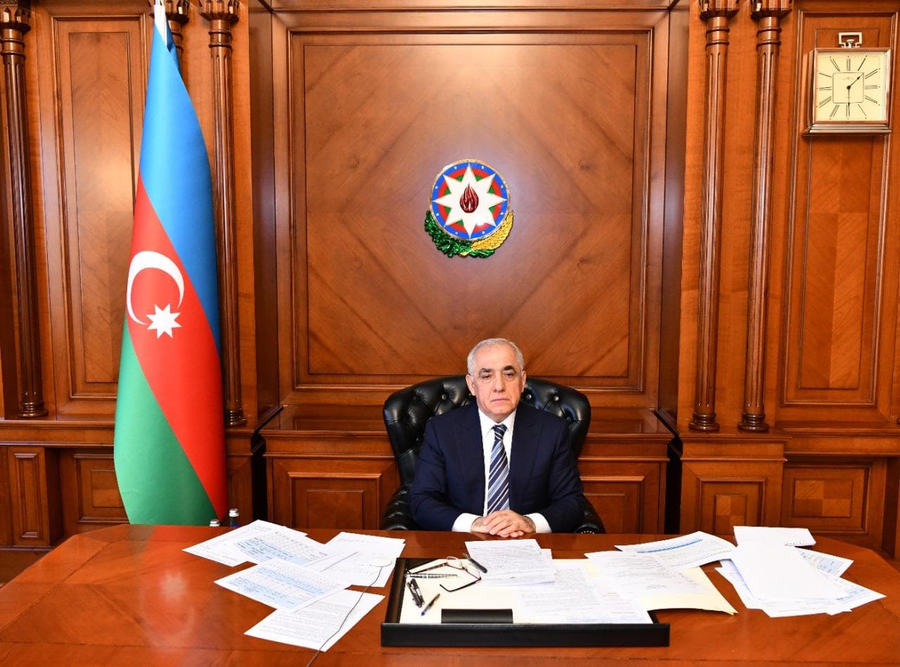 Baş nazir iclas keçirdi Baş nazir iclas keçirdi