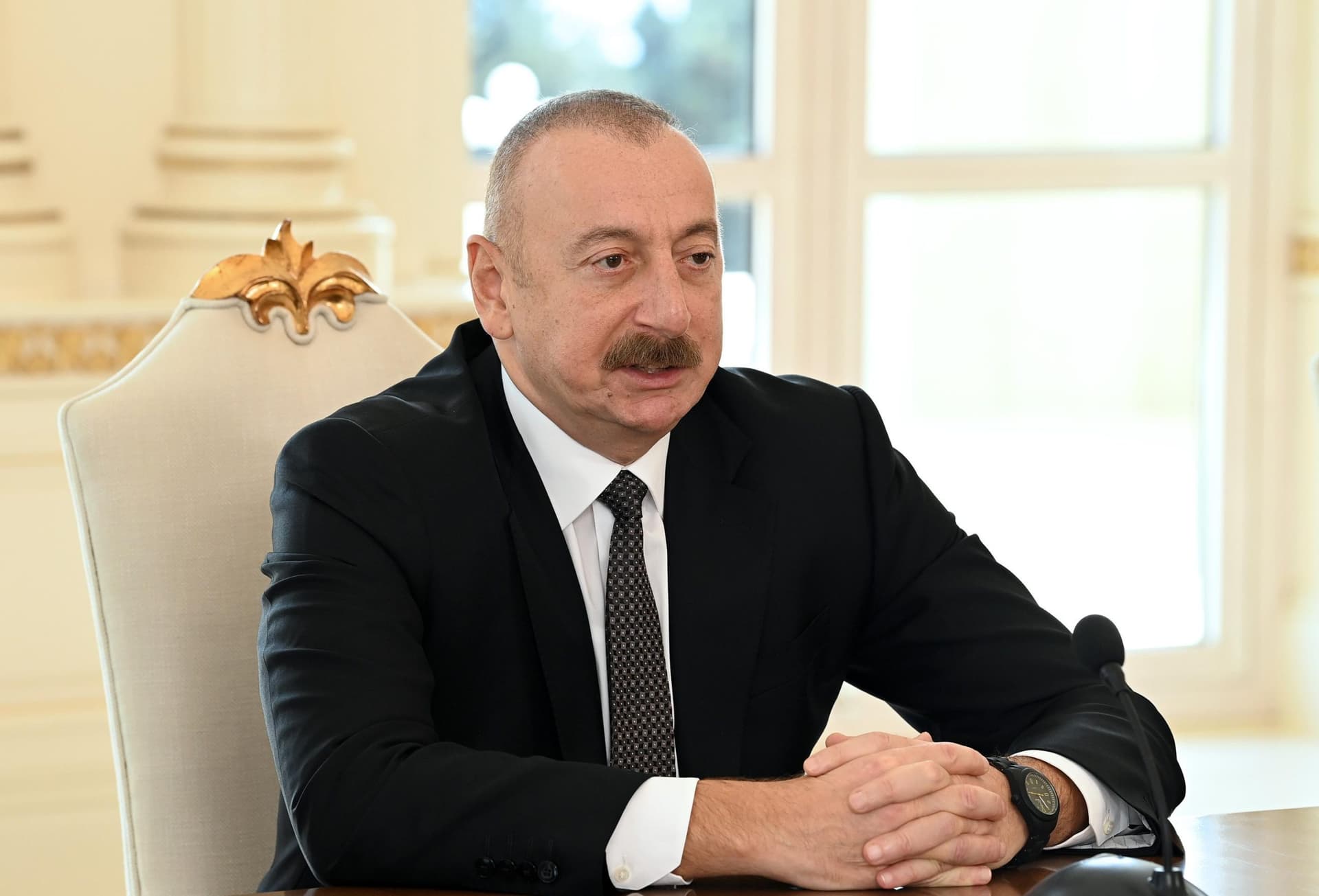 Bayrağımız Zəngəzur dağlarında biryerdə dalğalanır Bayrağımız Zəngəzur dağlarında biryerdə dalğalanır